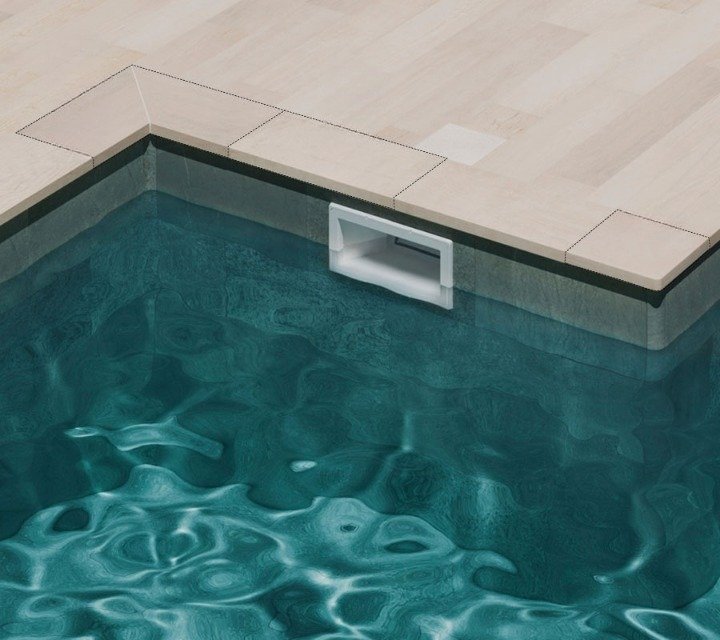 Nahaufnahme eines Skimmerpools mit Holzterrasse und türkisfarbenem Wasser