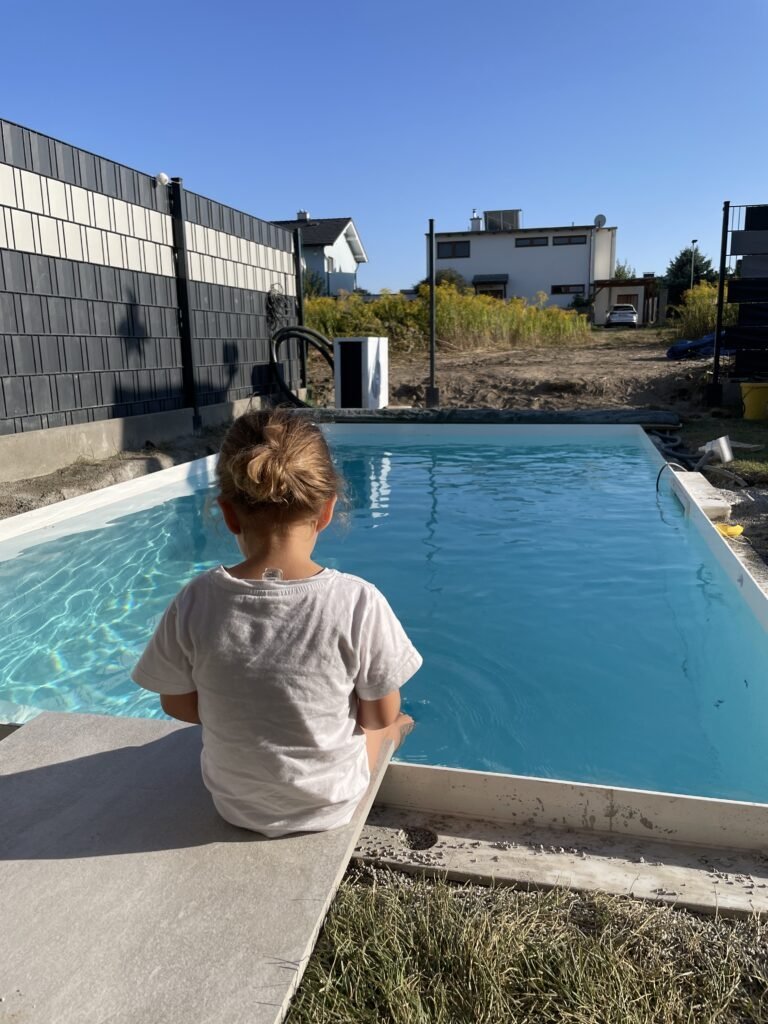 Polypropylen-Pool im Garten