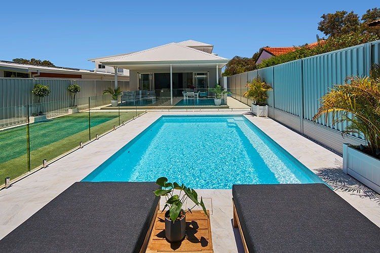 Pool 7 Meter im Garten